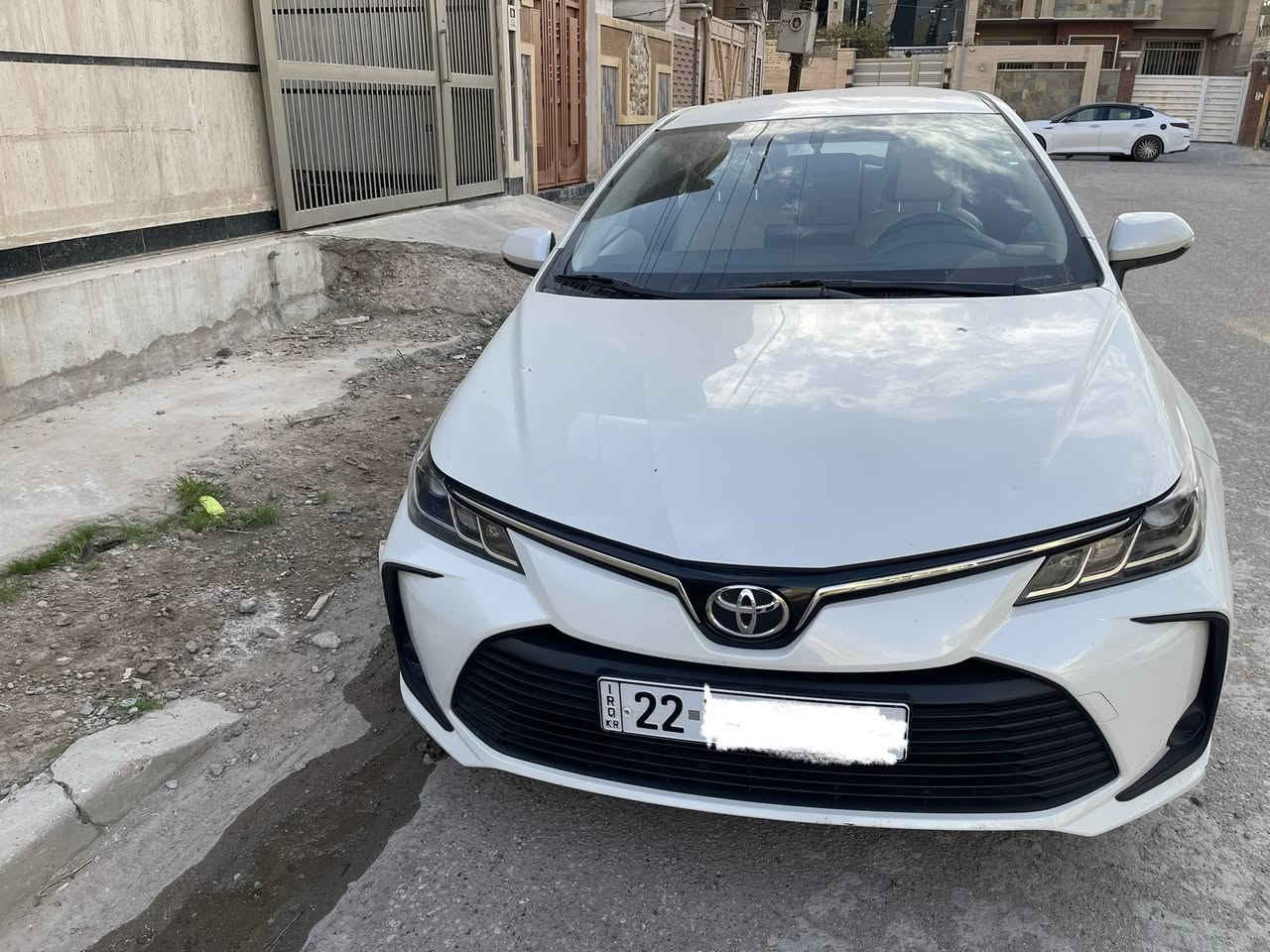 كورلا صنع تركيا / موديل 2021 / محرك ١٦٠٠ / بانزين / بيضاء / مواصفات خليجي / ماشية ٤٠ الف / طخة صغيرة جداً/ وصبغ باب عكس السايق وجزءمن الجاملغ الامامي/ بخ فقط/ وكم رصعة حالوب / معروضة ١٤٥٠٠$ ومراوس بكروس أو فرونتلاندر /كهربائي/ اتصال واتس اب ***********/ بغداد الكرخ
