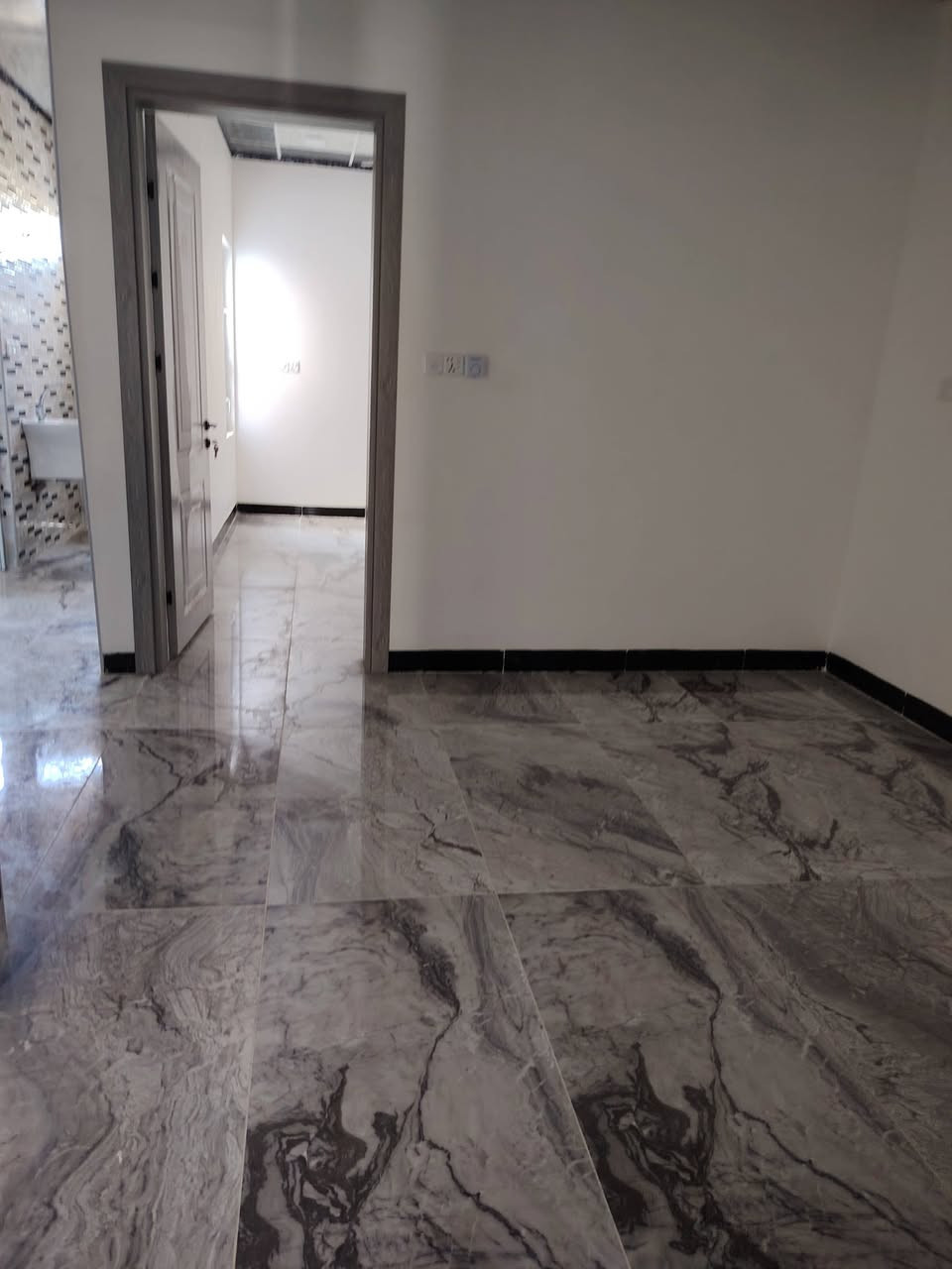 البيت للبيع مزارع زيونه جمعية شمس نينوى مقاطعه ٧٩ مساحه ١٠٢ واجهة ٦ والعمق ١٧طابق واحد بيت ستقبال ومطبخ وهول وغرفة نوم صحيات وبيتونه تجاه قروب بل بيدي زيرو كرات بلديه تحول جمعية استفسار تصل على الرقم *********** كورك *********** مورسلت الصفحه
