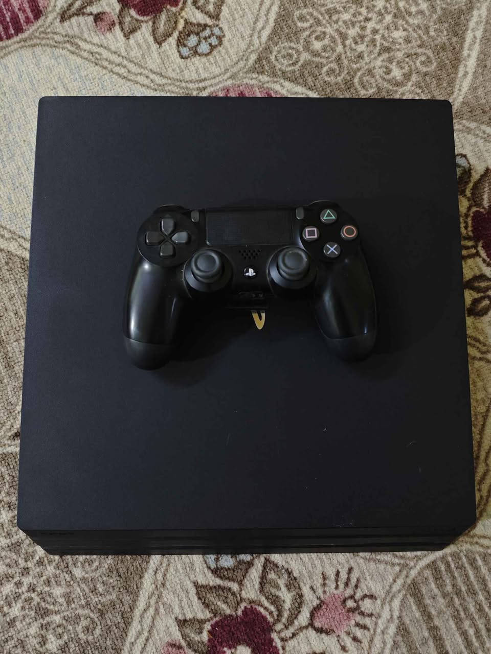 بلي 4 برو مهكر
نظام 11  ذاكره 1 تيرا 
كامل ملحقاته جوستك اصلي وكارتونه 
السعر 300  البصره _القرنه
 *********** المدينة, البصرة
