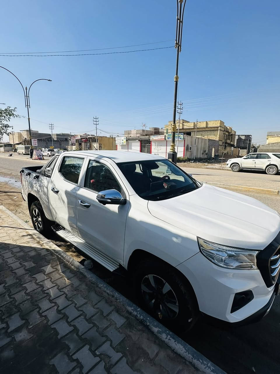 بيك أب شانجان هنتر 2023 |
المواصفات العامة :
المحرك: 2.4 لتر تيربو بنزين
ناقل الحركة: اوتماتيك 
نظام الدفع: دفع رباعي (4x4)
عدد أنظمة القيادة:
إيكو (Eco)
نورمل (Normal)
سبورت (Sport)
اللون: ابيض 
سعة الخزان: 80 لتر
الحمولة القصوى: 1 طن
ماشيه40الف
1. تبريد أمامي قطعتين
2. شاشة لمس تدعم جميع أنظمة الاتصال
3. شاشة أعطال متقدمة
4. كاميرات 180° (خلفية + جانبية
5. حساسات خلفية عدد 4
6. حساسات ضغط الإطارات
7. نظام مساعدة نزول منحدرات
8. نظام مانع تزحلق
9. كروز كونترول (مثبت سرعة)
10. فول تحكمات من المقود (ستيرن)
11. إضاءة أمامية LED
وبعد بيها هواي مواصفات فول للاخير 
// سعرها 170 بيها مجال 
مكان السياره بصره تنومة 
***********
