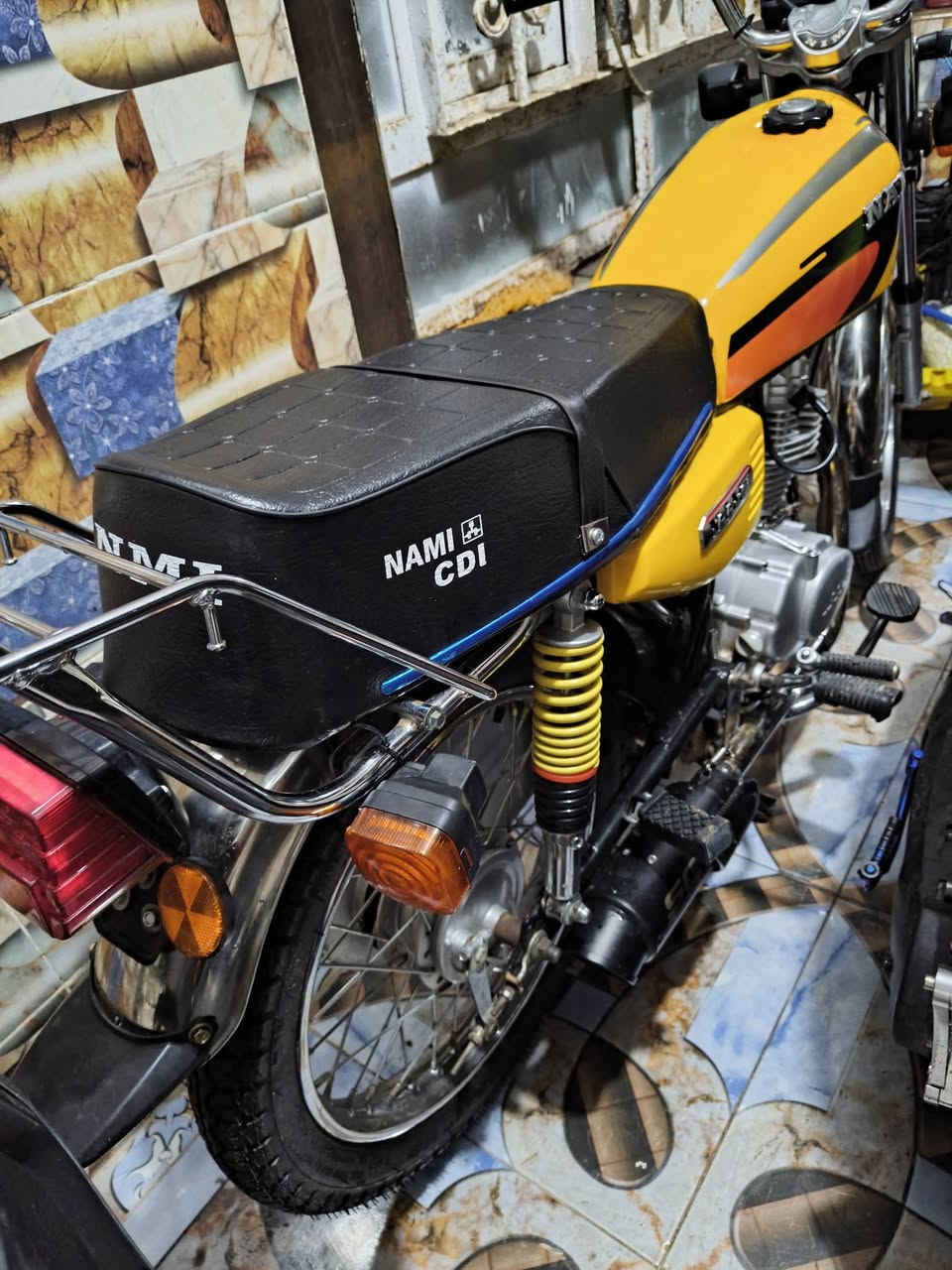 سلام عليكم نامه امتياز طبق شلامجه مديل 2021
دراجه جاهزه مكينه كهربائيات ما بيه نقص برقي جديده
اوراق سكنر 5حته اوراق الكمرك موجوده يعني عرف يرقمه الك 
مكاني البصره السعر مليون قفل قفل لا تخابر وداهر ***********
