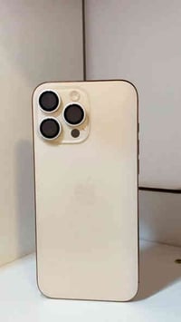 ايفون 16 Pro Max بطاريه 93  ذاكره 256  الجهاز بي نقطه سوده بالشاشه صغي...