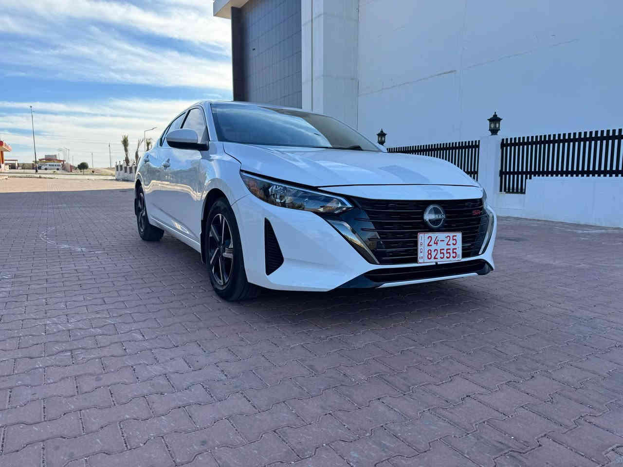 نيسان سنترا موديل 2025 موصفات Sv 
كشنات هيتر و ستران هيتر و تشغيل على بعد و رادارت امامي و جنبي ماشي 3 الف ضرر بس بولند بدون دوخل ايربك بس ستران بدون اي تعديل و بقصات شرط سعر 145$ مجال مكان سياره عقره رقم تلفون وتساب و كورك *********** دهوك, العراق
