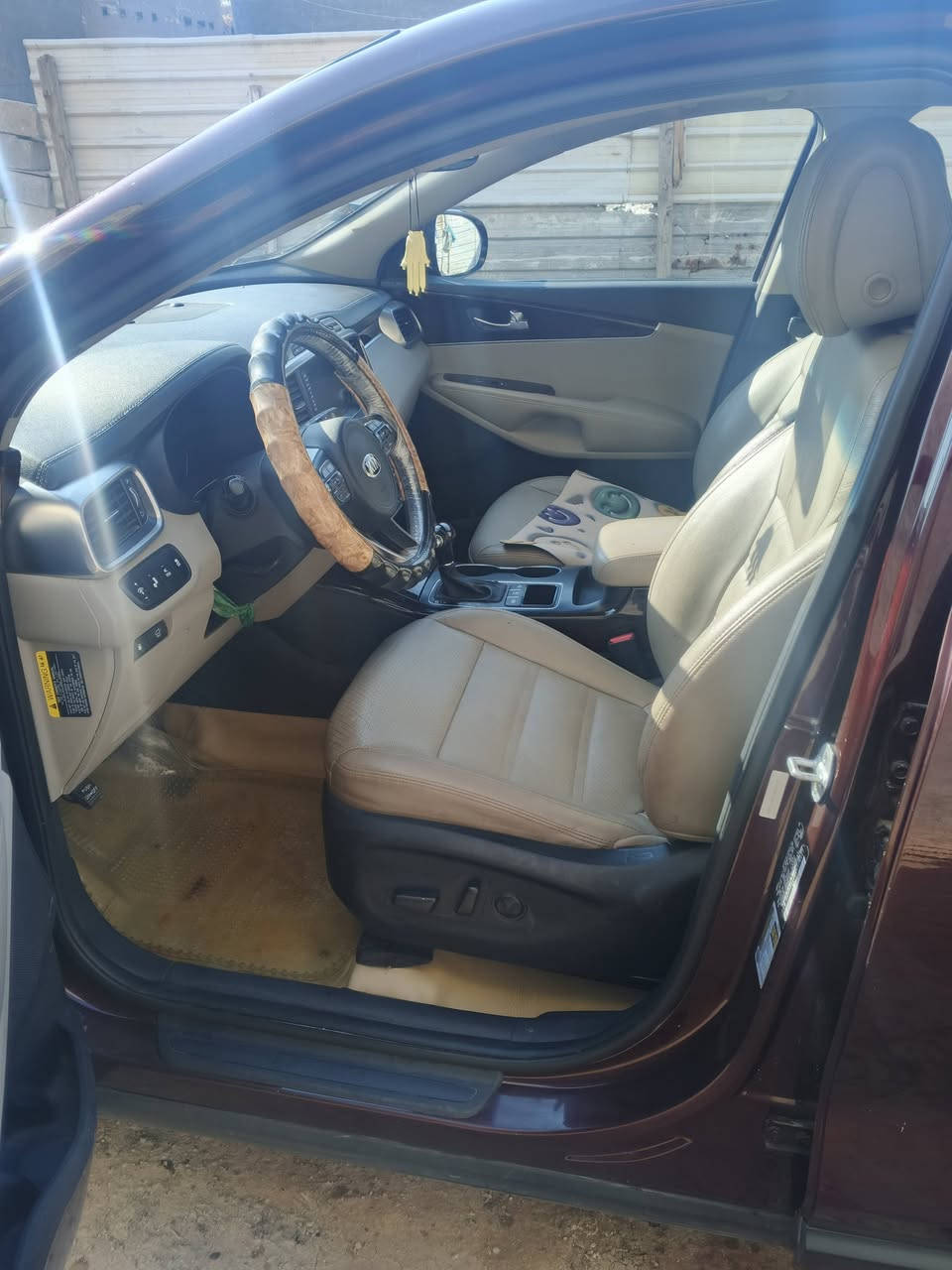 متاح سورنتو موديل16وارد امريكي جاهزه من كلشي بيه صبغ جملخ وبنيد بدون دواخل موصفات فول واحد عله واحد دفع رباعي 4+4فتحه بل سقف. 6سلندر
7راكب
3قطع تبريد
كشنات كهرباء 2
شاشه كبيره جي بي اس
كامره خلفيه
شحن لا سلكي
صندوك كهرباء شفط 
اشاير بلمري مر شفط 
ويل كروم 19لد امامي وخلفي لد نهاري لا يت 3عدسات زنون بلاجكتر زنون. 3نضام قياده بردات خلفيه البيبان ترحيب بيبان. العنوان بعداد مدينه الصدر ***********
