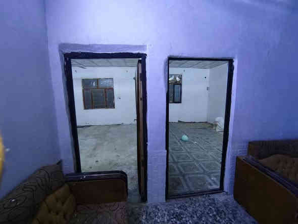 قرب منتجع الشكرجي تعبره 
مساحته 100م واجهه  8 نزال 12 مربع 
سكف سندويج مغلفه ماده الاوزكام 
+ كل البيت سقوف ثانويه 
بناء بلوك الاساس  صب 
سعره 25 وبيه مجال يبعد عن شارع العام ٤٠٠ متر استفسار اتصل ***********
