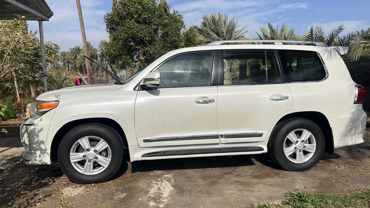 سلام عليكم 
لاندكروز2013 ساز كفاله ماعده شويه بارد بل جاملغ امامي أربع أصابع فقط سياره فول مواصفات سته سلندر 
رقم سنويه جديد بسمي  مراوس حسب القناعه 
***********
