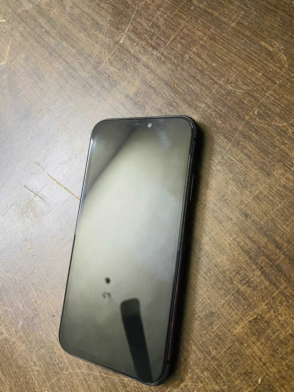 11عاد مبدل شاشه اصليه بطاريته ٧٩ فيس ايدي شغال ذاكره ٦٤ سعره ١٨٠ وبيه مجال بسيط مكان بعقوبه ***********
