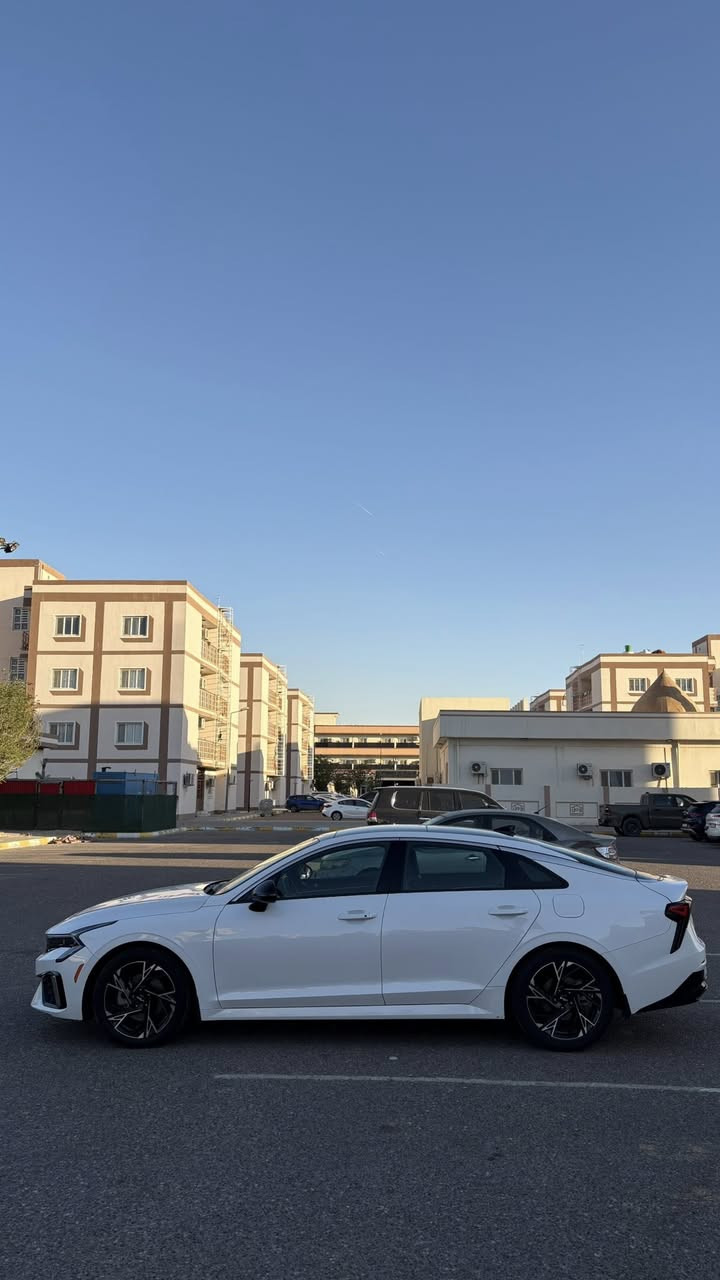 K5 2025 جيتي لاين وارد امريكي
فول مواصفات فتحة بانوراما وتشغيل عن بعد 

مكينة 2500 

4 سلندر 

رادار امامي و رادار خلفي

الحادث مالها بچم قطعتين بنيد وجاملغ  مبدلات ومصبوغات بلون السيارة وبيها تكحيل خفيف بالتكمة اليمين واليسار وصبع من الباب الايمن بارد وتكحيل نتيجة الحادث  والدعامية مالتها الاصلية مفتوحة ومصبوغة بس

ضربتها سطحية لا متأثر لا شاصي ولا مكينة
 
ايرباك سليم ما طاك
 
ماشية 25 الف كيلو
رقمها سليمانية الراعي موجود تسوي بيها وكالة
 او تحويل باسمك

سعرها 212 ورقة وبيها مجال بسيط

رقمي ***********
