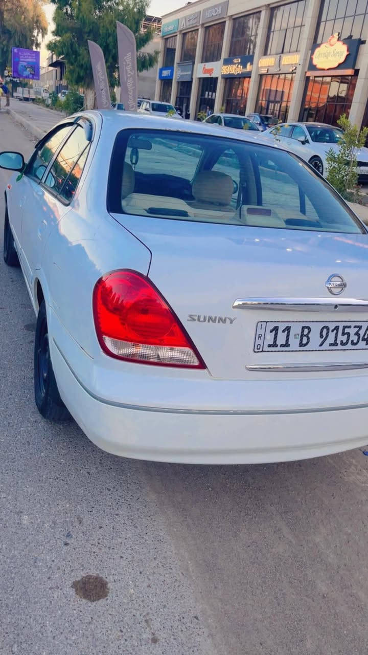 نيسان سني ياباني موديل 2009 
محرك ابيض رقم بغداد تدفئة تبريد صدر الامامي مبدل جديد قطعتين صبغ جاملغ الامامي وباب السايق
السعر 90 وبيه مجال بسيط
السنويه بعدهه ماساقطه ***********
