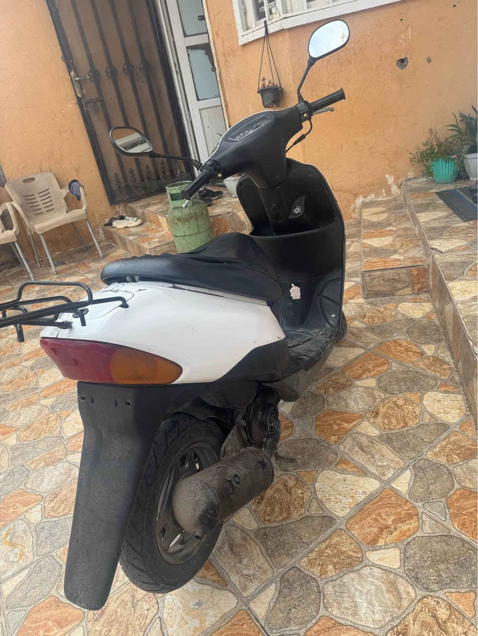 دراجه سوزوكي سرعه ٦٠
بيها سله من گدام تنفتح وتنسد
الدراجه نضيفه كلش ما شاء الله تبارك الله 
تشغيل سلف وهندر 
كهربائيات كله شغال 
دراجه كبس ما مفتوح 
صوتها ناعم ونشطه كلش
كزاضها كله بلادي شركه أربيل, العراق


**إذا كنت صاحب هذا الإعلان وتريد حذفه لأي سبب، رجاءا أرسل رسالة إلى الدعم الفني**