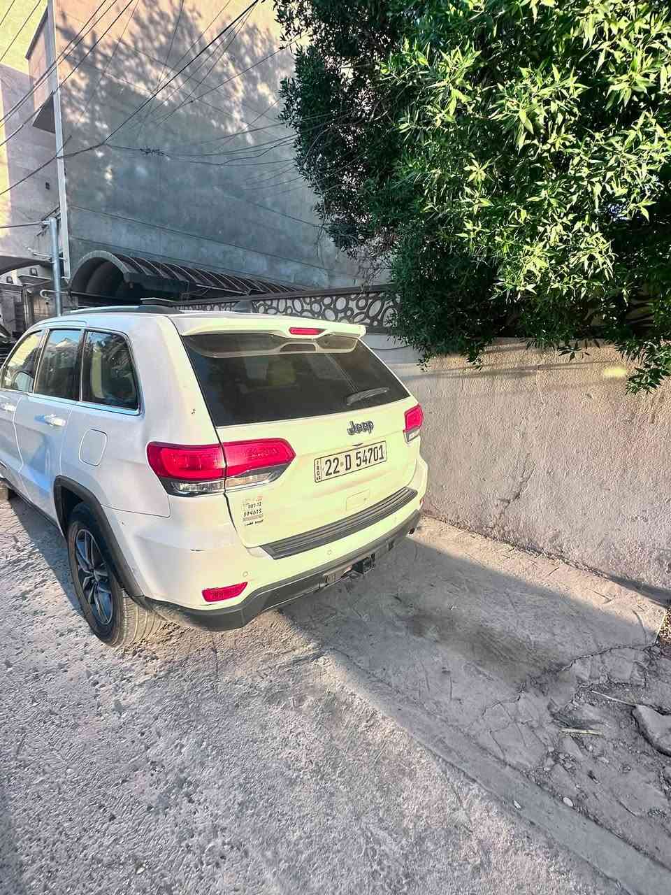 السلام عليكم من رخصة الادمن 
سيارة جيب لاريدو موديل 17 رقم اربيل باسمي 
حادث جاملغ خلفي وتعديل باب الصندوق وارد امريكي السعر 165
*********** علي
