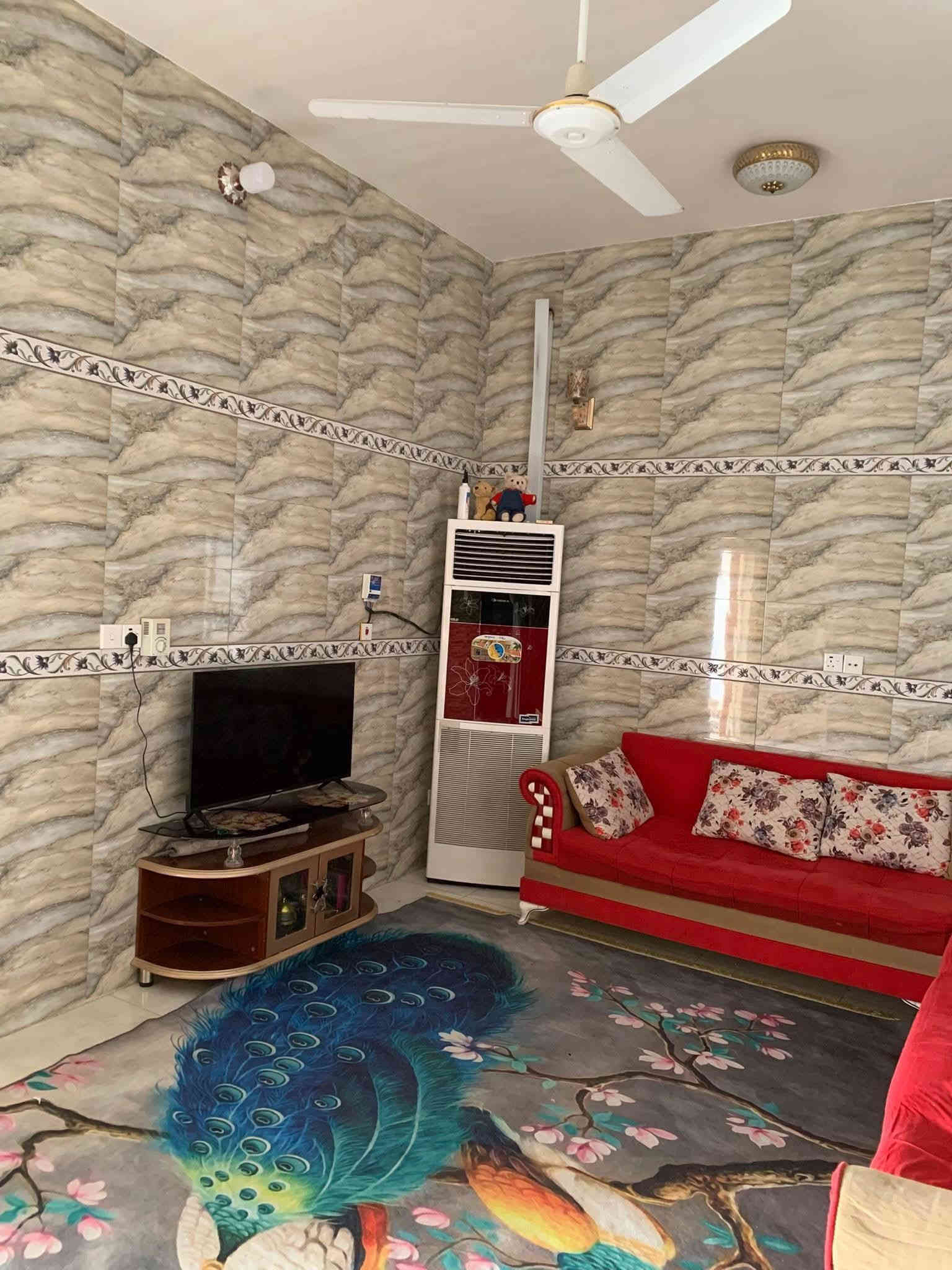 السلام عليكم
  دار للبيع مكان مميز جدا 
نوع العقار //طابو صرف
نوع البناء طابوق السقف صب كونكريت 
العنوان / /بابل المدحتية حي العسكري الباشيه قرب السيطره 
المساحة//٢٠٠متر
الواجه ١٠متر 
النزال٢٠متر
خدمات كامله من ماء وكهرباء التبليط قريب جداً 
السعر/١٢٥وبيه مجال
تفاصيل البيت طابق واحد 
استقبال 
صاله 
عدد١
مطبخ 
منور خلفي طارمه
مجمع صحيات داخليه وخارجيه
طارمه كبيره تسع لسيارتين 
السطح كامل فرشي
تحويل البيت ثاني يوم بعد الشراء 
بناء حديث موقع جيد جداً 
سنة البناء ٢٠٠١٩
ملاحضه //البيت ملبوخ خارج وداخل 
الارضيه رفت حصيره 
الارضيه بورسلين
عرض الشارع ٨متر
للاستفسار
مراجعة  مكتب دلالية وائل الهندي 
***********ابو علي
***********وائل الهندي
مكتب دلالية وائل الهندي بابل المدحتيه الحمزه الغربي ع شارع 60 قرب سلوان ابو الكاشي مقابيل فرع علي قماره
