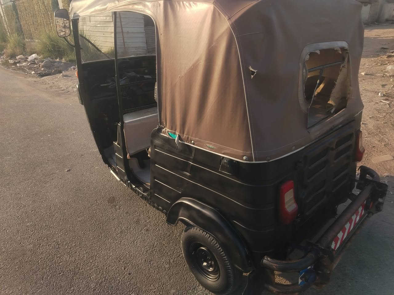 السلام عليكم تكتك موديل ١٦ نازلة بل ١٧  بدي ١٨ أوراق كاملة محرك نضيف لاتنقيص ولا تبخير للستفسار ***********
