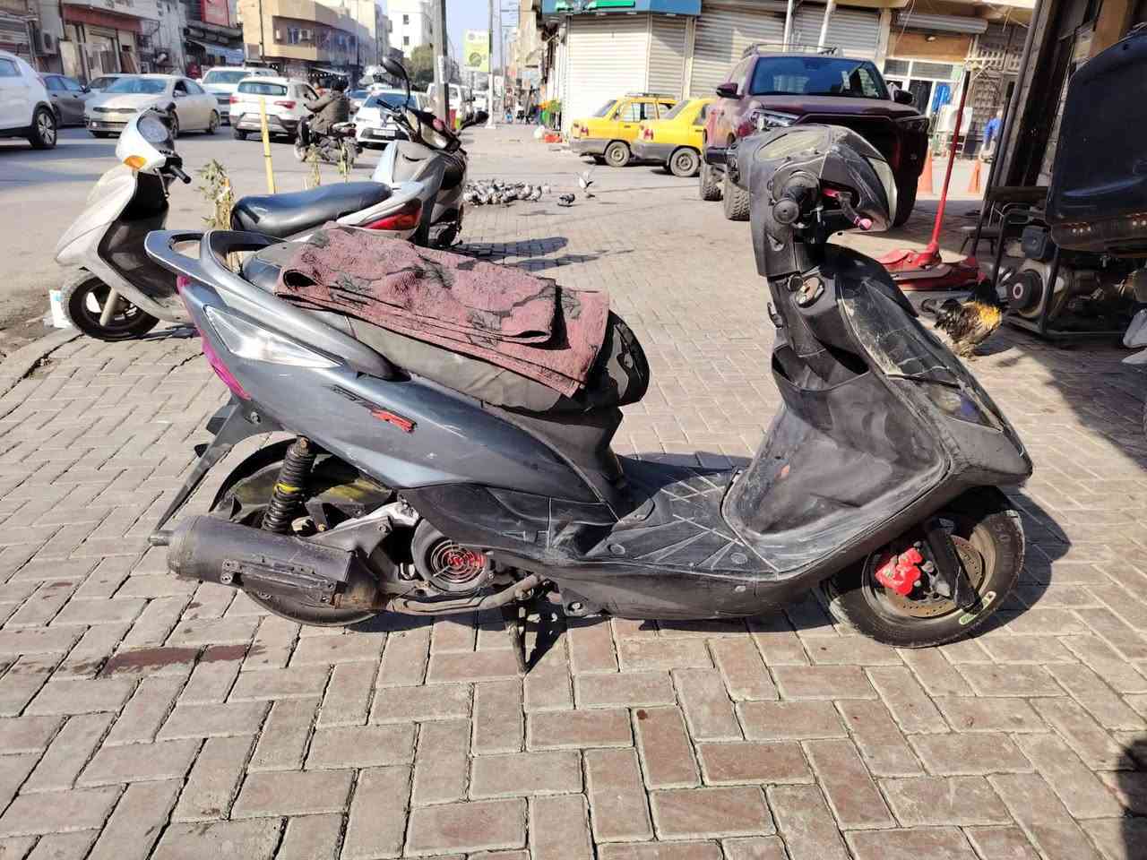 السلام عليكم ثعلب نكرة سلف شلعة معدل كهربائيات دراجة كلها كاملة فقط دبل الخلفي تعبان ونظافة كفراتها كدامكم شرط ختم واحد مكاني اعظمية *********** السعر ٥٢٥ ومجالها حك جية
