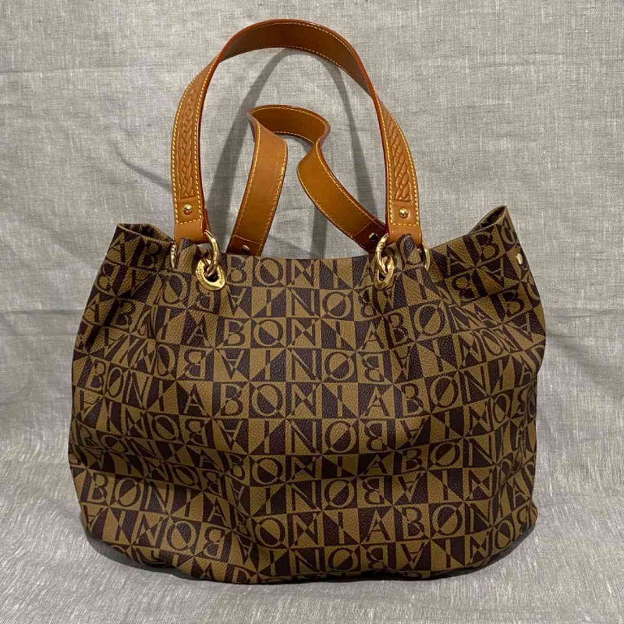 حقائب نسائية متوفرة بأسعار مناسبه 
متوفر توصيل لكافة المحافظات


**إذا كنت صاحب هذا الإعلان وتريد حذفه لأي سبب، رجاءا أرسل رسالة إلى الدعم الفني**