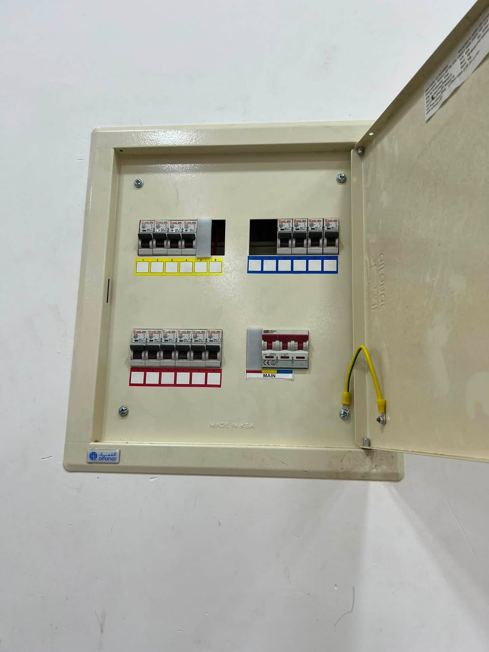 مستعدون لتأسيس الكهرباء  في البيوت والمحلات التجاريه باحدث الطرق وباسعار مناسبه

‭***********‬ للاستفسار
