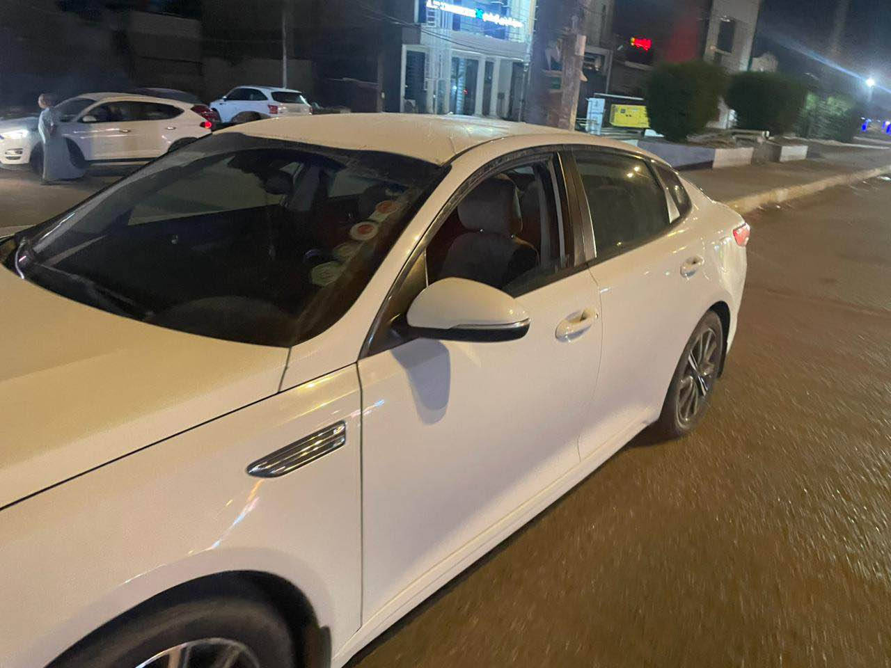 كيا اوبتما 2020 خليجي محرك 2400
————
بيها جاملغ وبنيد وحالوب جداً خفيف وناعم السياره حلوه 
-كامرة خلفية 
-حساس امامي
-حساس خلفي 
-مري قلاب 
-شفتات ستيرن 
-تحكم ستيرن 
فلنجات +دسكات جدد + باتري جديد +تخم بلكات جديد اصلي رقم التلفون (***********) ديوانية, القادسية
