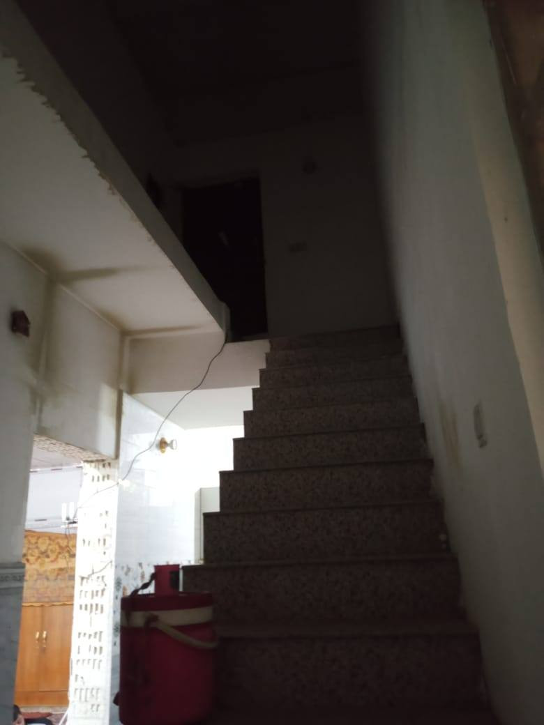 بيت ١٠٠م ركن مربع مقابيل الاميرات بي غرفتين وستقبال جبير ٨ أمتار  بي سويت ٢ رهن ٢٠ مليون للاستفسار الاتصال واتساب ***********
