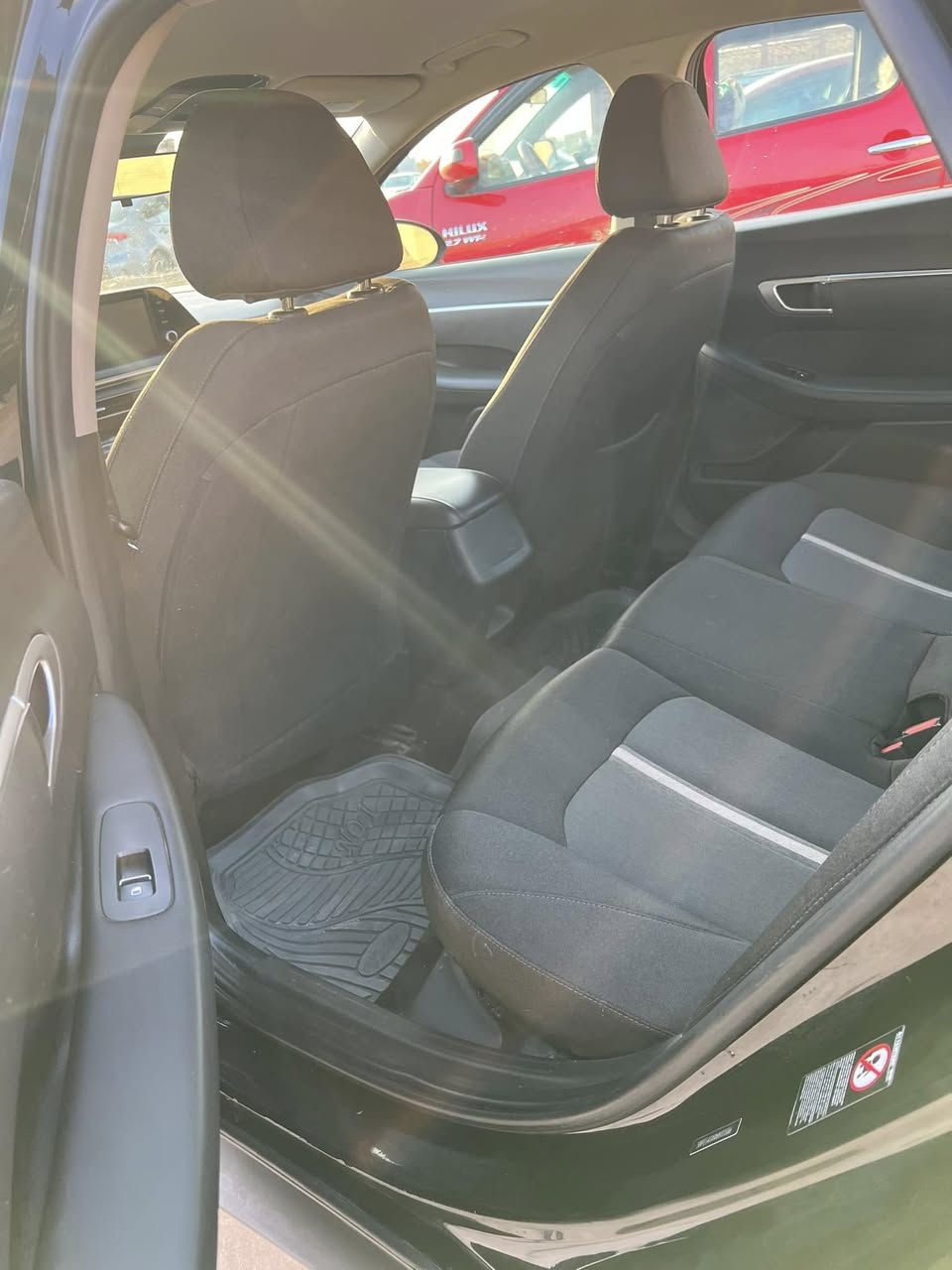 سلام عليكم 
سوناتا للبيع 
موديل 2023
ضرر جاملقين بدون دواخل 
كير ومحرك شرط 
تواير وصدر جدد
السعر 165 وبيها مجال للطيبين 
الرقم ‭0780 858 4544
