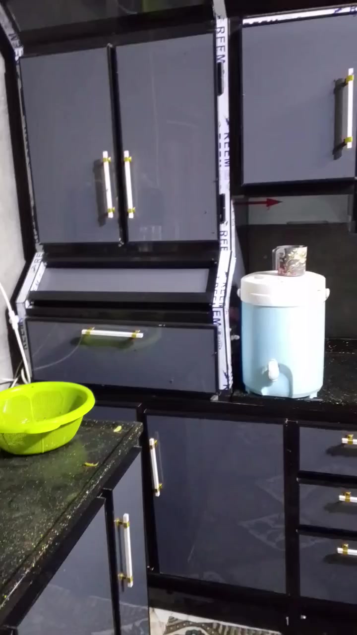 *********** اخون سلام عليكم كاونتر للبيع مستعجل على بيعه العنوان ناصريه مركز الاستفسار عله واتساب
