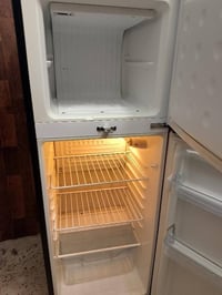 ثلاجة • جديدة • قابلة تفاوض