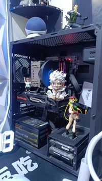 i7 9700K • ٣٢ جيجا رام • RX 5700 XT