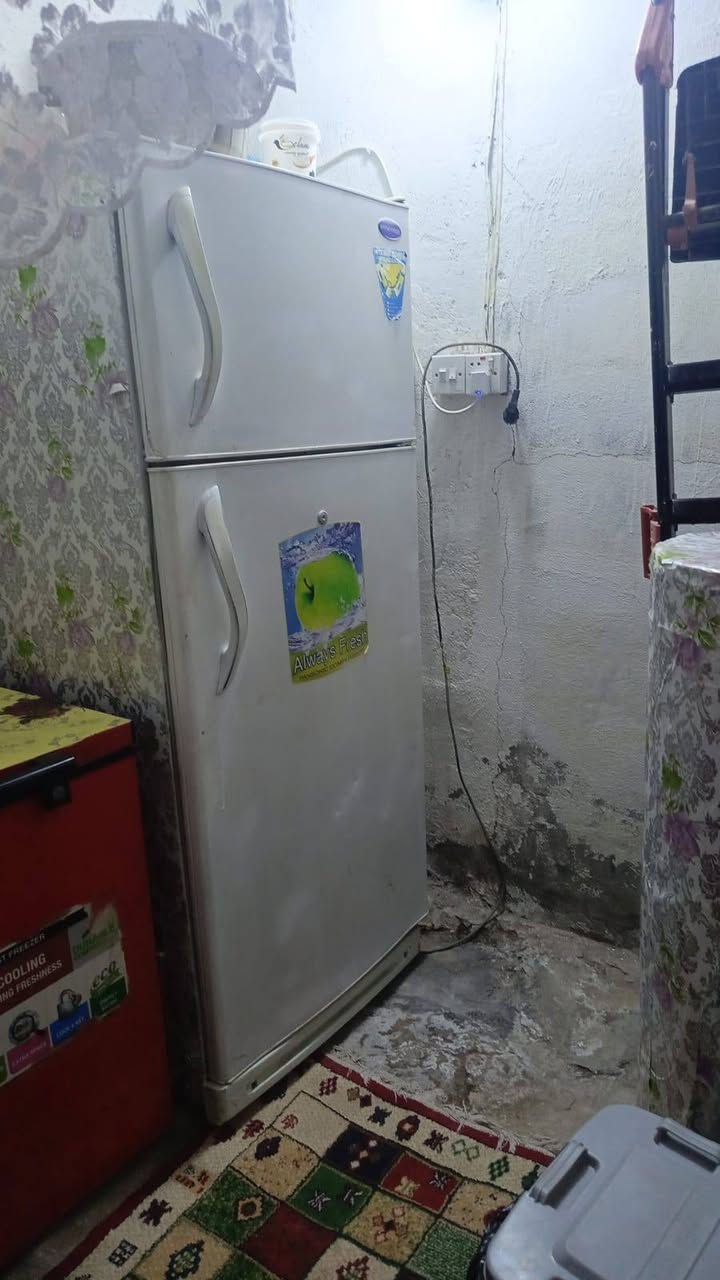 سلام عليكم شباب
 عندي اثنين ثلاجات
 البييع عدد 2 
ما داخلات تصليح ابد
تجميد فول ثلج فريزه 
واحد حجم زغيره  
وثانيه هم حجم جبير
 نضيفه كلش نضيفه 
سعر واحد عل 150 الف وبيهن مجال البييع مكان بغداد مدينه الصدر
 منطقه الحميديه رقم 
هاتف ***********
