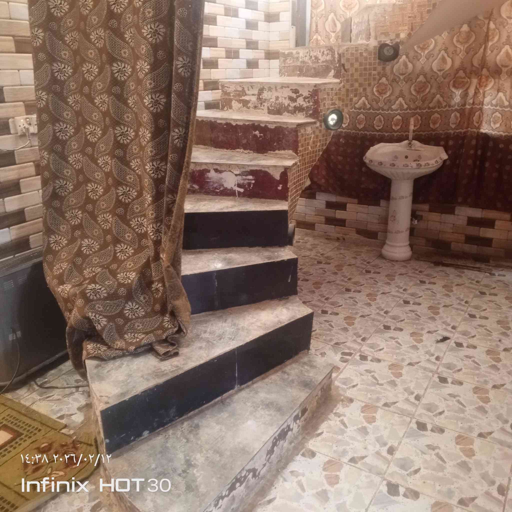 السلام عليكم.  دار لبيع م
مساحه 200م سند 25  يحتوي البيت الي غرفتين نوم وهول وصاله صحيات داخليه وخارجيه العنوان ورديه خارج قرب معمل ابو كيره متوفره جميع الخدمات وتبليط بباب الشارع بيع مستعجل السعر 60 وبيه مجال حك الجيه الاتصال على رقم صاحب الدار ***********
