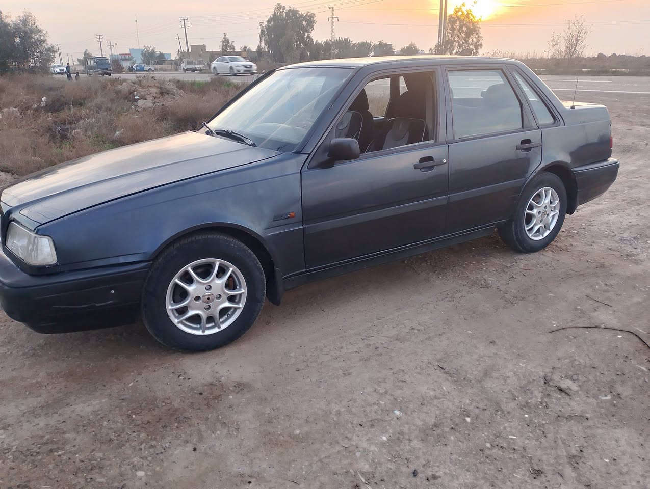 سلام عليكم سياره فالفو موديل 95 سياره نضيفه لا ضربه ولا صبغ كير محرك مكفولات مكان السيارة ديالئ خان بني سعد بيع او مراوس حسب القناعه رقم ***********
