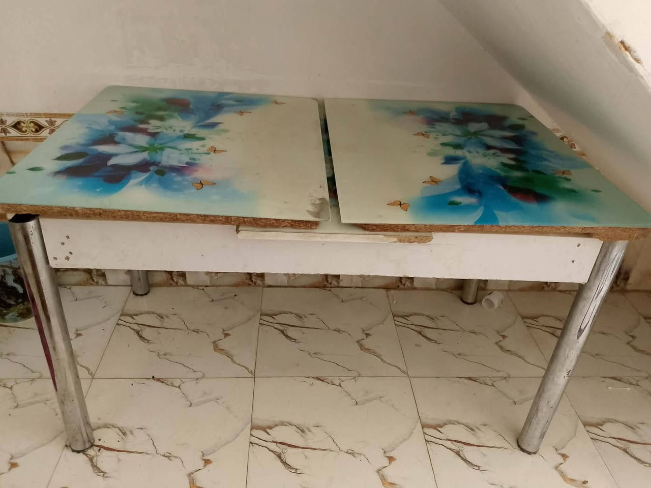 اغراض للبيع كلمن وسعره 
ميز طعام ٣٥
بوفيه ٦٥
ميزجربايه ٤٥
ميز مرايه ٣٥


**إذا كنت صاحب هذا الإعلان وتريد حذفه لأي سبب، رجاءا أرسل رسالة إلى الدعم الفني**
