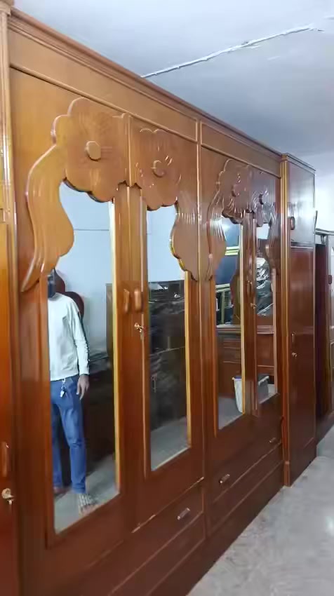 سلام عليكم متابعينا الغالين منشور اليوم غرفة مستعملة حلوة ونضيفة وسعرها مناسب للي ماعندة مكانية ب٧٥٠ فقط للحجز والاستفسار مراسلة الصفحة او الاتصال على الهاتف *********** يوجد واتساب تحياتي لكم
