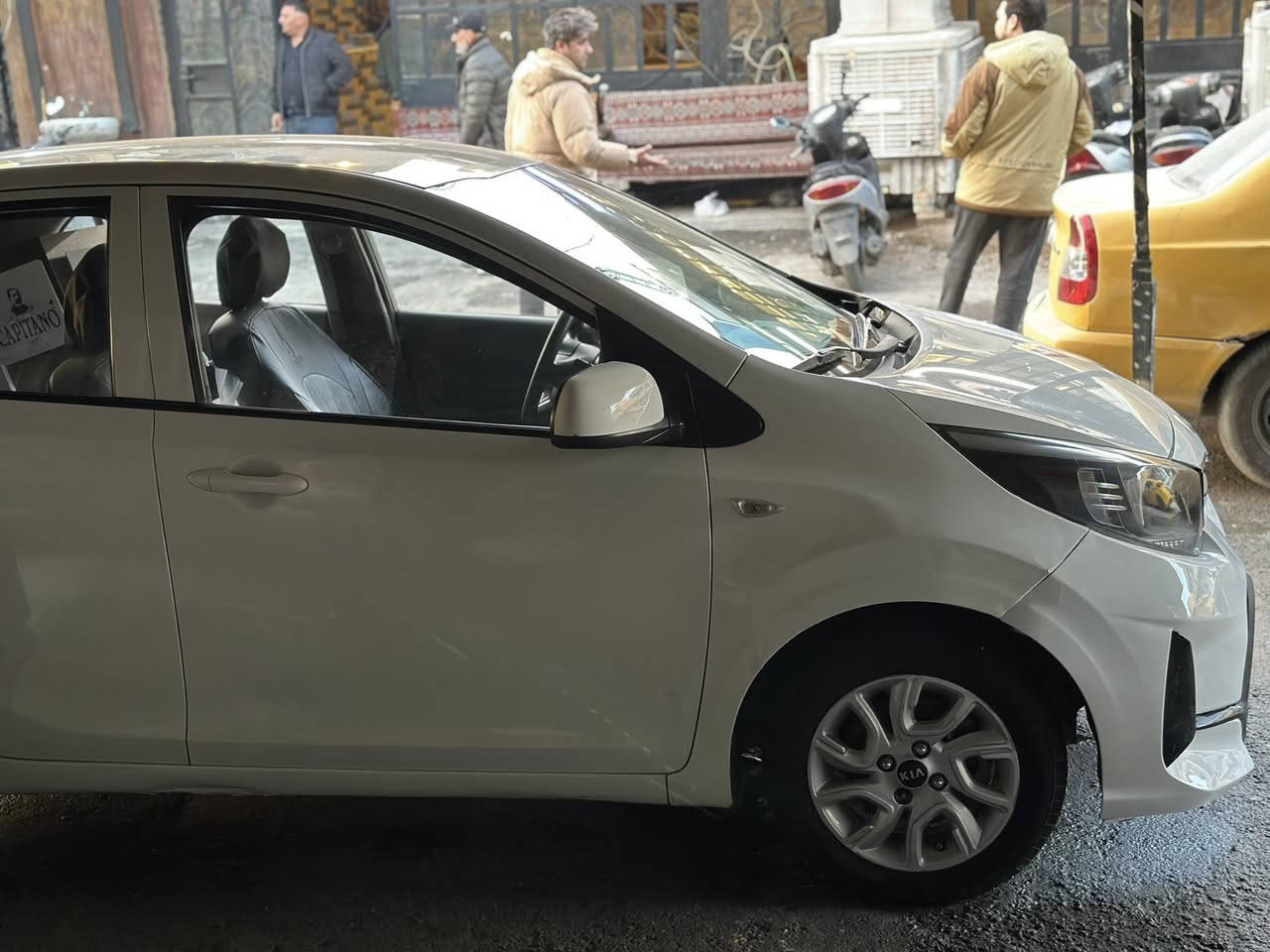 السلام عليكم
كيا بيكانتو مورننك خليجي 2020 
ماشية 70 الف كيلو 
نظيفة وبدون نقص كاملة من كل النواحي 
محرك 3 سلندر 1،200 
سعرها 91 ورقة و بيها مجال بسيط للشراي 
السيارة مكفولة من الصبغ فقط هلال جاملغ الخلفي مصبوغ علة كد الهلال فقط
مكاني بغداد حي الجامعة السيارة باسمي تحويل مباشر للمشتري.
***********
