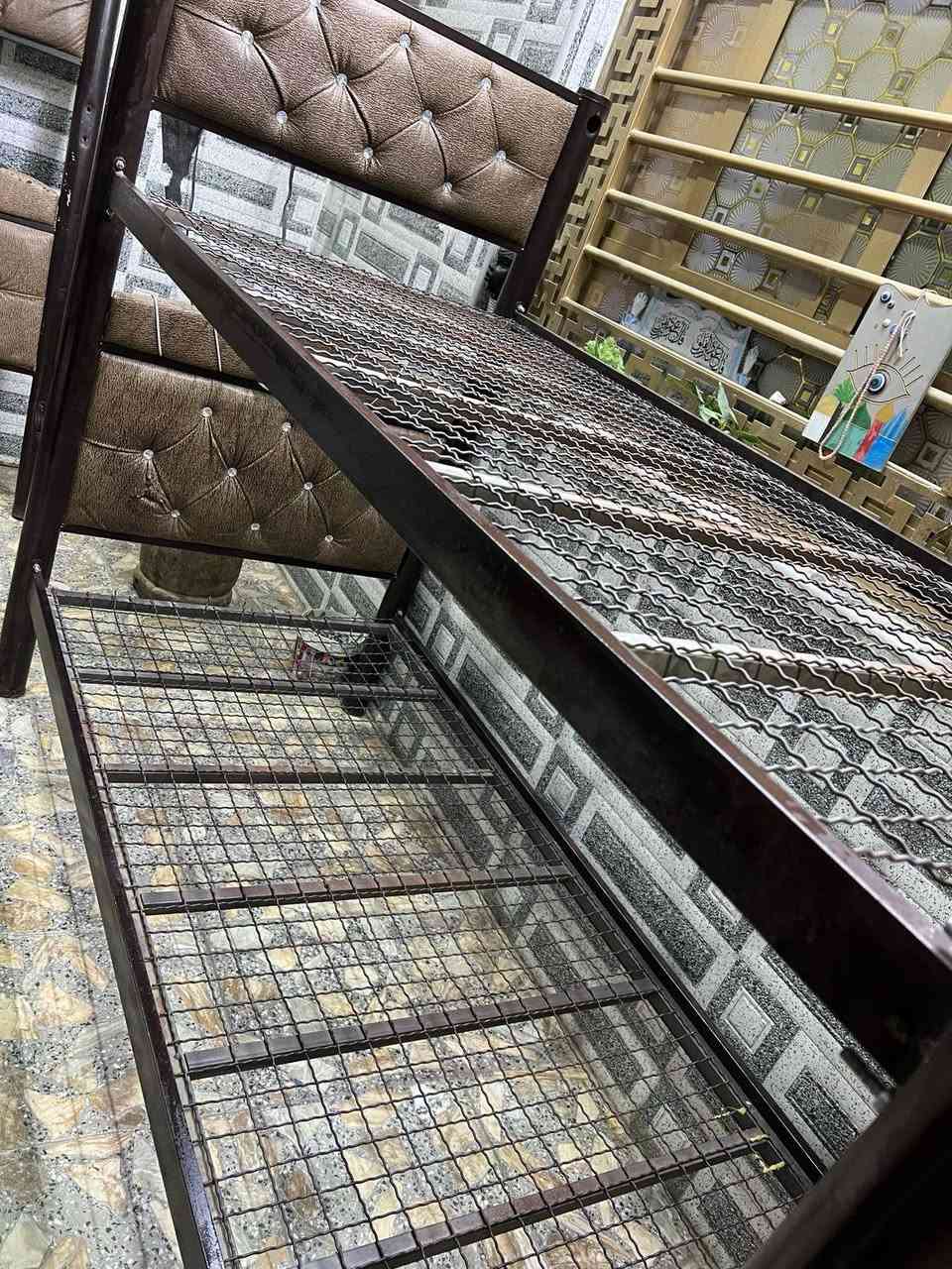 سلام عليكم ميز مكتب كامل وجديد جرابي طابقين عدد 2 مكان مدينه الصدر ***********
