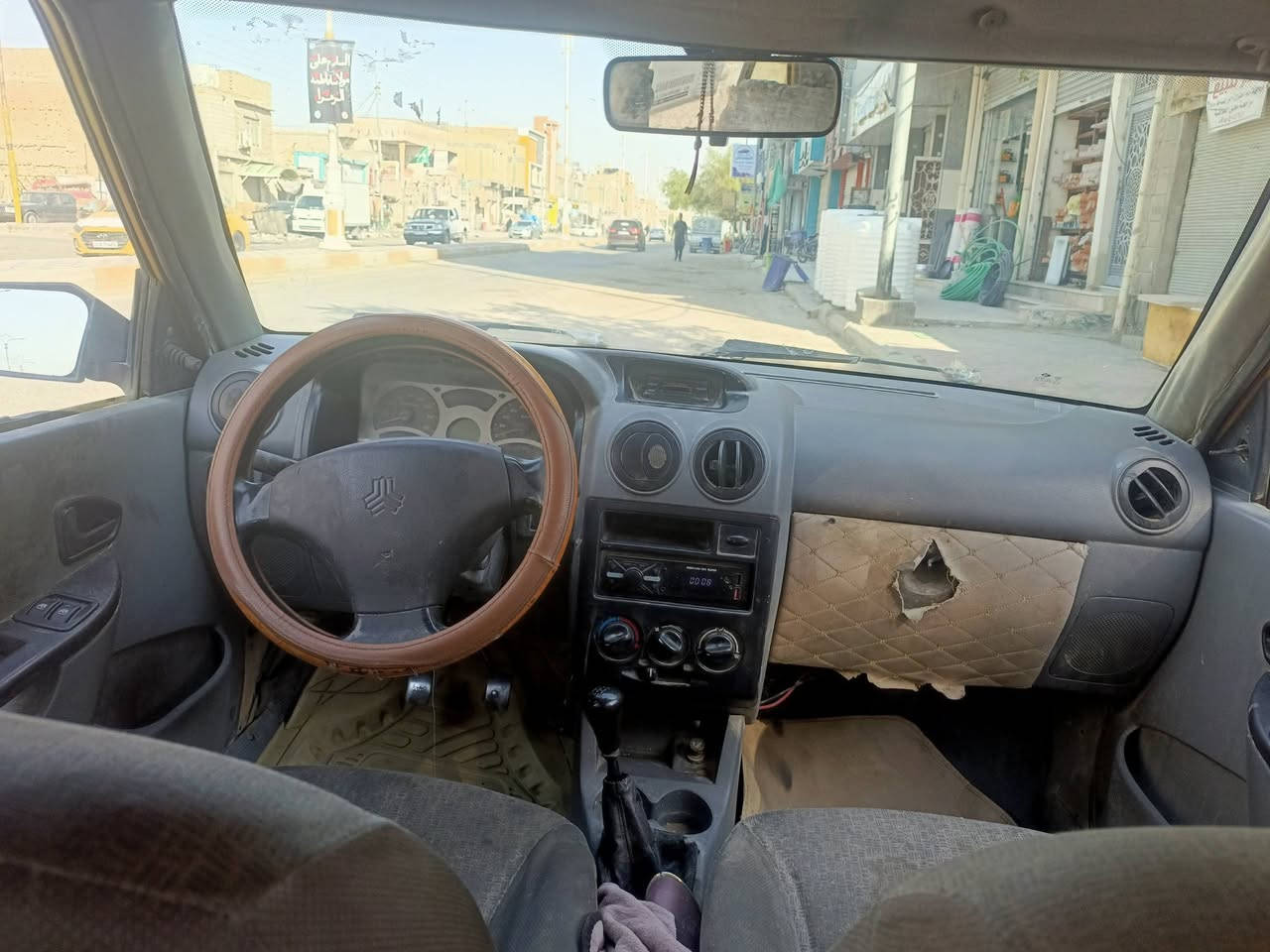 سلام عليكم سايبه موديل 2015سياره نمره بصره رقم انكليزي وبسمي ومصفره تحويل ثاني يوم سياره نضيفه وحلوه سعر 20مكان السياره الناصريه رقم***********مكلف بل نشر رقم صاحب السياره وخابره
