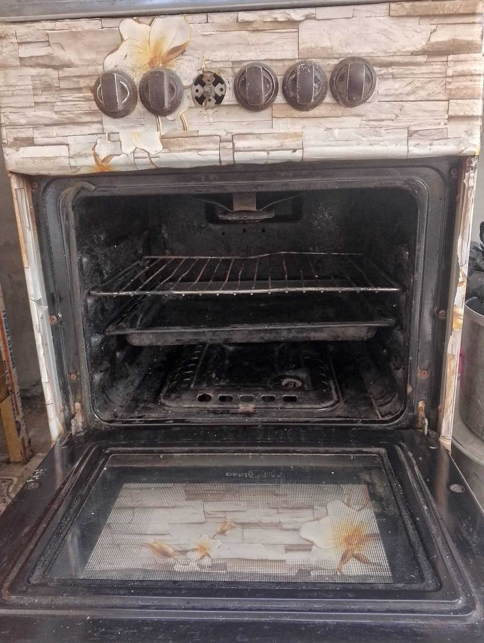 سلام عليكم طباخ للبيع اربع عيون سعر 75 وبي مجال رقم الهاتف *********** وبي واتساب
