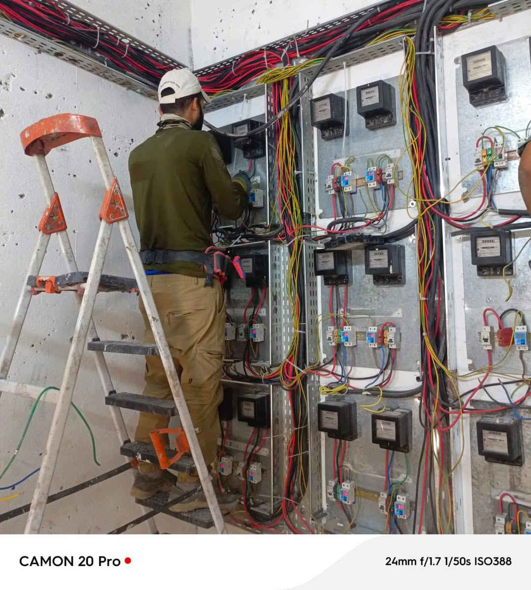 كهربائيّ متفرغ
سعر مناسب 
ودقه في العمل 
واشراف هندسي 
***********
