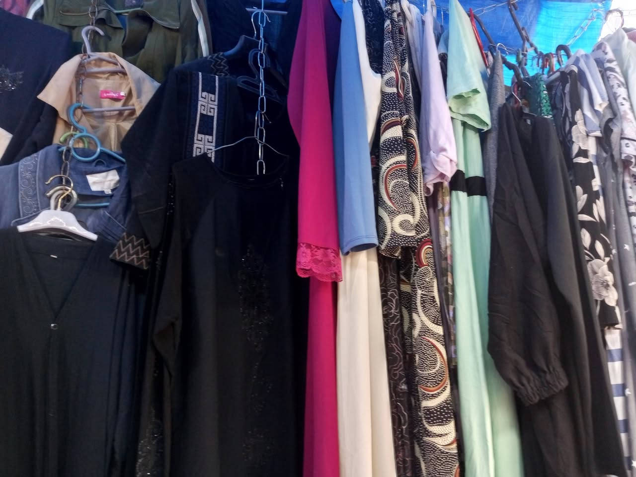 تنزيلات تنزيلات تنزيلات حتى نهاية شهر رمضان المبارك 
كلشي موجود شلحات فستان بناطير جبة وعباية خليجية ودشداشة بناتي ونسائي وأطفال ورجالي 
نفتح أيضا بعد الفطور 
العنوان شارع13 بظهر محل حجي عباس قرب مجمع تايكر وقصابة صالح والعطار ابو فاطمة ومحل حيدر ابو البيسكلات..


**إذا كنت صاحب هذا الإعلان وتريد حذفه لأي سبب، رجاءا أرسل رسالة إلى الدعم الفني**