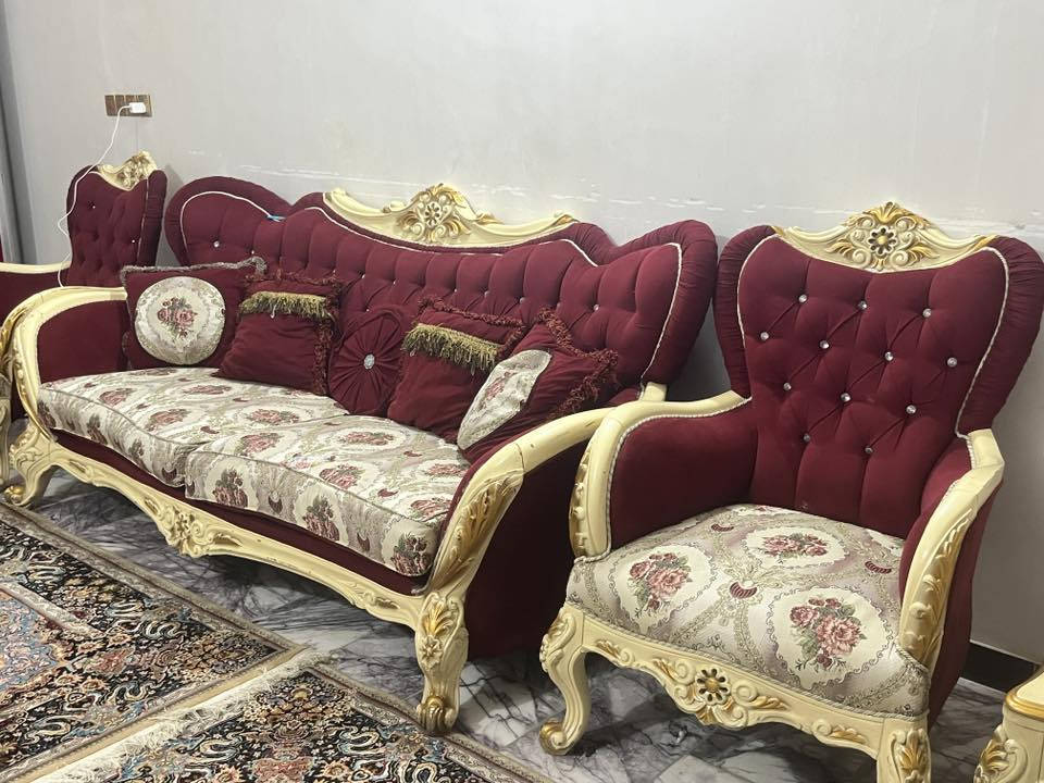 سلام عليكم تخم خشب ستقبال ملكي للبيع سعر 750 وبي مجال مكان بغداد البلديات *********** سفنج مخدات نضافه
