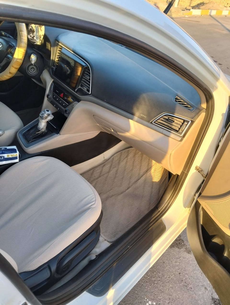 السلام عليكم النترا مديل 17امركي تحكم سترن جهتين  شاشة ايباد كامر دور تبريد ثلاجة حدايه حلوا تحم تاير جديد
السياره بيه جاملغ امبدل اصالي ورصعه بل مقدمت الغاعد خفيف غير مثر محرك وكير  الك الفحص السعره 118وبيه مجال ملاحظة السياره كفله من الصبغ قطرت صبغ ماعله مكان السياره الناصرية مركز المدينه ***********
