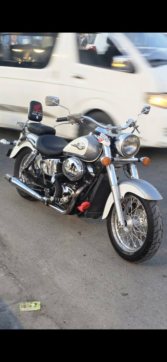 سلام عليكم هارلي شادو ٤٠٠ محرك بلادي ممفتوح كاملة بدون نقص فقط كيج كيلو متر لا يعمل مكاني بغداد بدون رقم الدراجة 
سعرها ١٩ وبيها مجال (***********)
