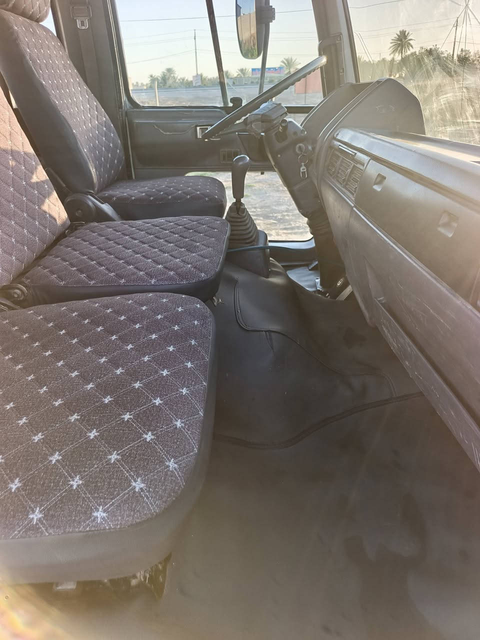 السلام عليكم هينو طيره موديل 93 رقم بابل مكينه 70عادي لا صرف ولا بخار بعده علسحك طول خمسه ونص شاصي مكفول سياره جديده مكان حله موبايل *********** ***********
