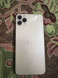 ايفون ١١ برو ماكس • ٦٤ • بطاريه ٧٧