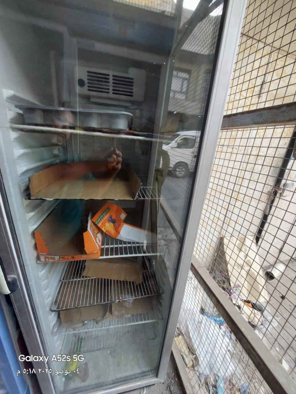 السلام عليكم غراض أسواق للبيع عنوان بغداد البلديات
الاستفسار ***********
الرفوف كامل ملحقات ٢٥٠
العارضه العاموديه ٢٠٠
مجمده ٢٠٠
 العارضه الرفوف ٢٢٥
والعارضه الحمره  ام اناره ٢٠٠
