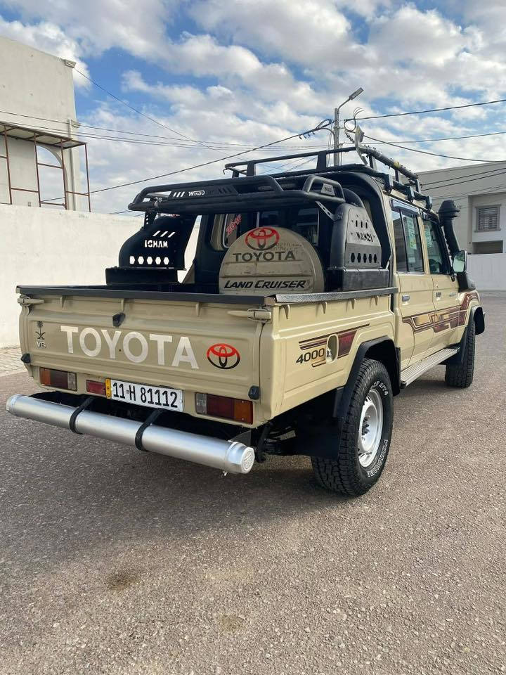 لاندكروز شاص 2016 كارتون كفاله عامه بانزين 6سلندر دبل باتري بلادي رقم بغداد دولي  
ماشي اصل ومشروط 110 كم للاستفسار ***********
