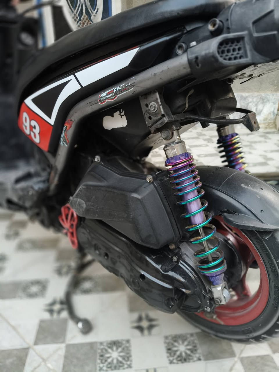 لبيع سكنس جبلي موديل 2013 🏍️، ولفات فقط مع الفحص، الماكينة نظيفة جداً وبها تزويد خارجي قدام عينك. الكهربائيات كلها شغالة، ستيرن رياضي وكزوز رياضي، وتواير بالون رياضية. الشراي يدلل ويتصل على الرقم: ***********. 📞✨ #سكنس_للبيع
