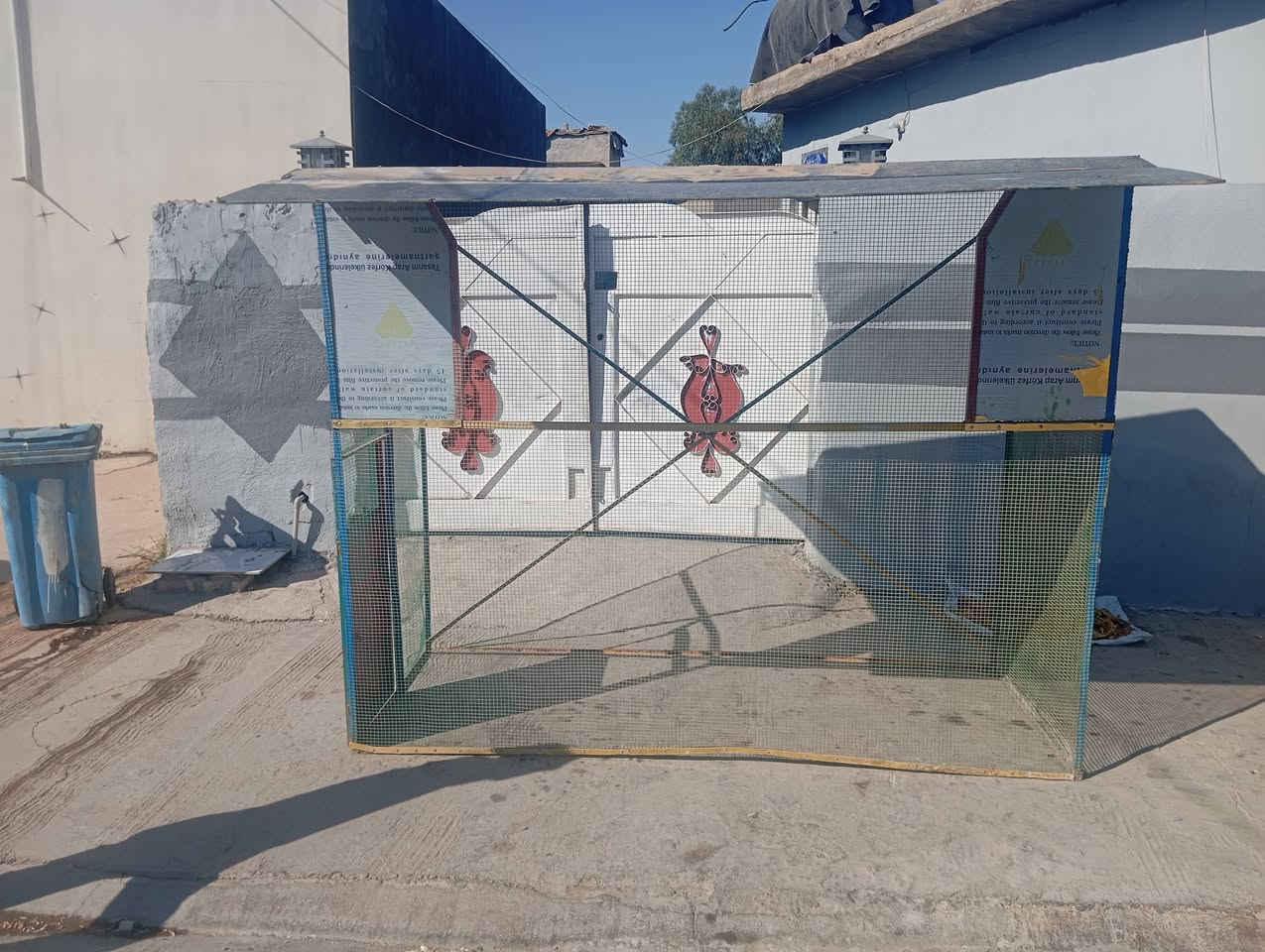 قفص طيور نضيف السعر 50 وبيه مجال ***********
