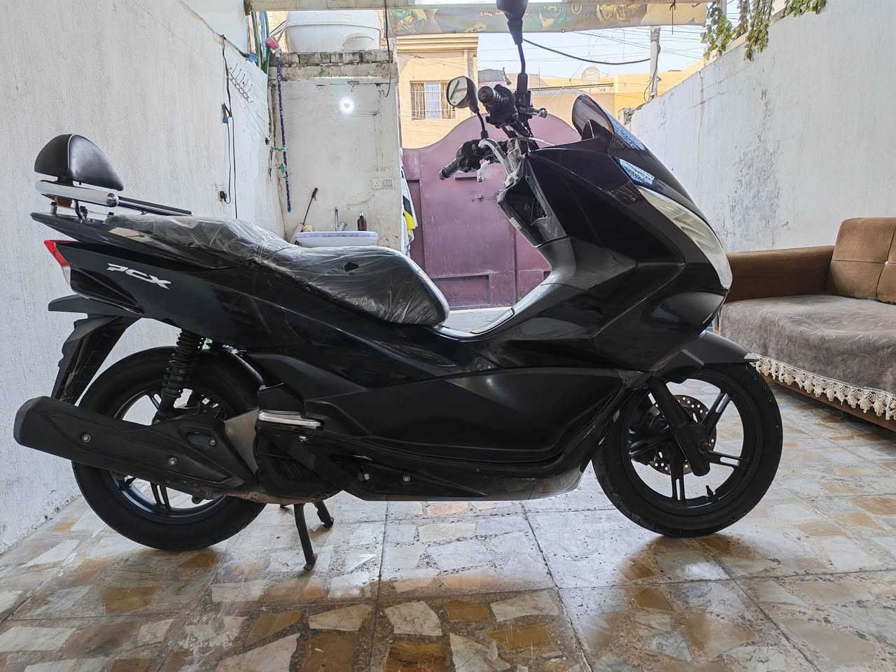 السلام عليكم pcxجيل ثاني لون اسود بيهة شخوط بسيطة بل كفر وكسر خفيف مكينة. ١٥٠ الدراجة كلش حلوة من ناحية الشلعة والمعدل رقمي ***********. سعرهة ٢ مليون
