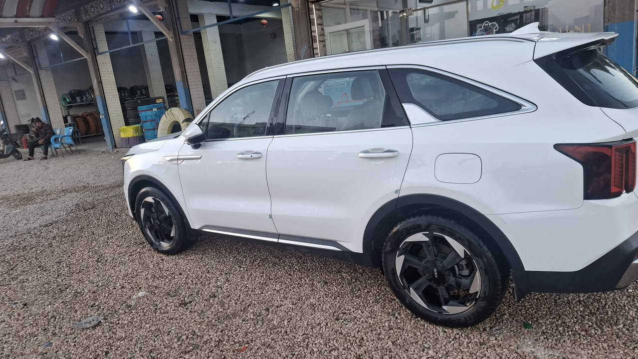 السلام عليكم  سياره سورنتو  مديل (2024) كفاله عامه كير ماوس شاشه لمس  كير ومحرك مكفوله *********** ماشيه (70000) السعر 310وبيه مجال  كربلاء محرك (6سلندر)
