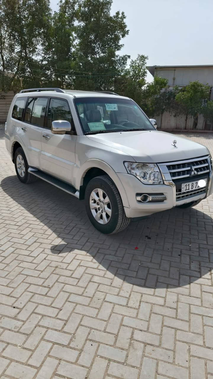 باجيرو موديل ٢٠١٠ مكفولة كفالة عامة لا ضربة ولا صبغ فول مواصفات حبتور تحكمات جيهتين حاكية حساس شاشة كامرة دوارة كشنات جلد وكهرباء فتحة سلايت زراك لايت ثلاجة دمام خلفي اشاير بلمري مري شفط وبيهة مواصفات اكثر مكينة وكير خير من الله صدر امامي وخلفي جدد تبريد ثلج تخم تايرات جدد كهربائيات كلهة شغالة سياره جاهزه من كل شي اي نقص مابيهة رقم بغداد الدولي الجديد بسمي سعر ١٤٧ وبيهة مجال للشراي للستفسار *********** عنوان بغداد البلديات
