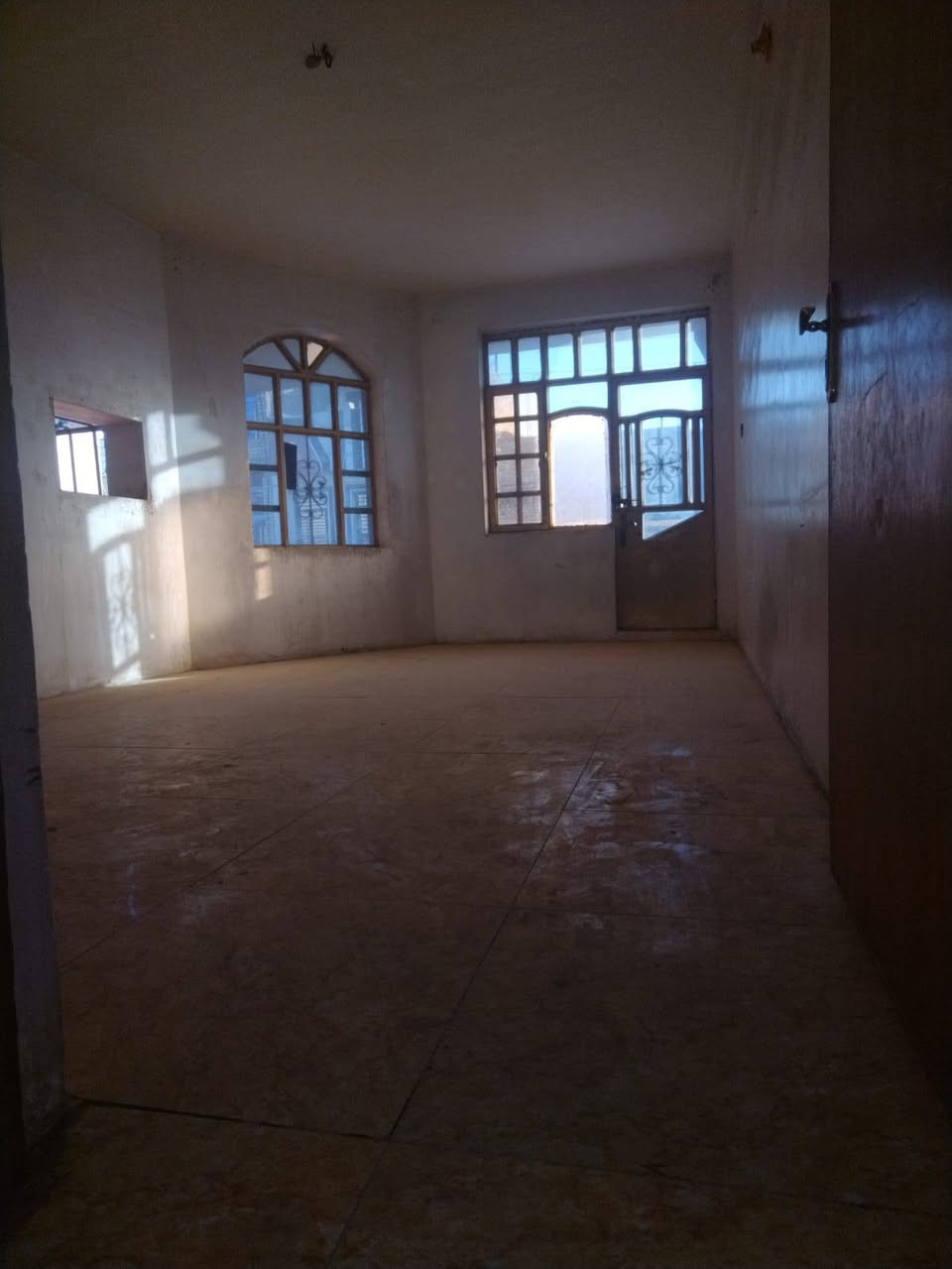 بيت للبيع في حي الجهاد حي الاساتذه
مساحة البيت 150متر
طابقين
الطابق الاول يحتوي على استقبال ومطبخ وغرفه وصحيات
الطابق الثاني
يحتوي على غرفتين
للاستفسار اكثر
***********
